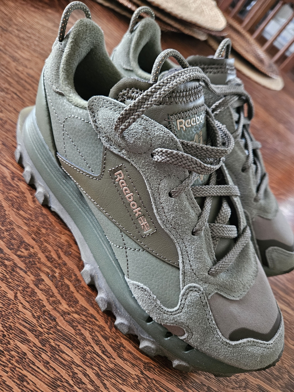Cardi B x Reebok Classic Leather Hunter Green Sneakers Women’s 8 H00685